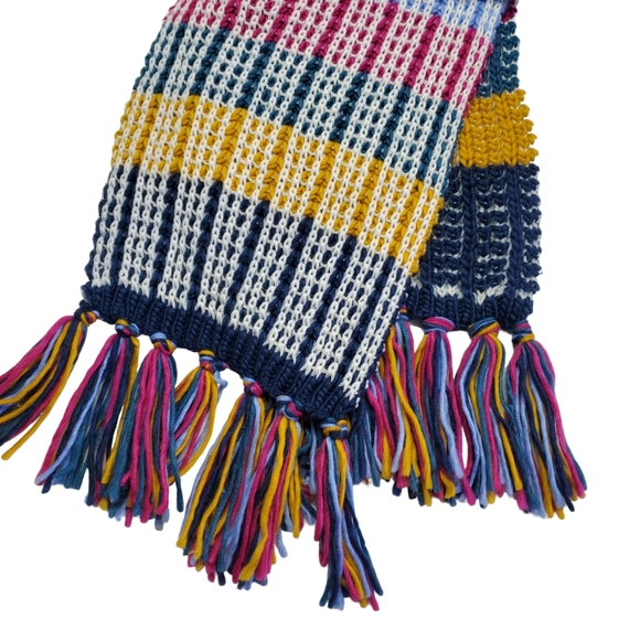 No Boundaries Women's Scarf Crochet/Knit/Tassels  100% Acrylic One Size - Picture 5 of 13